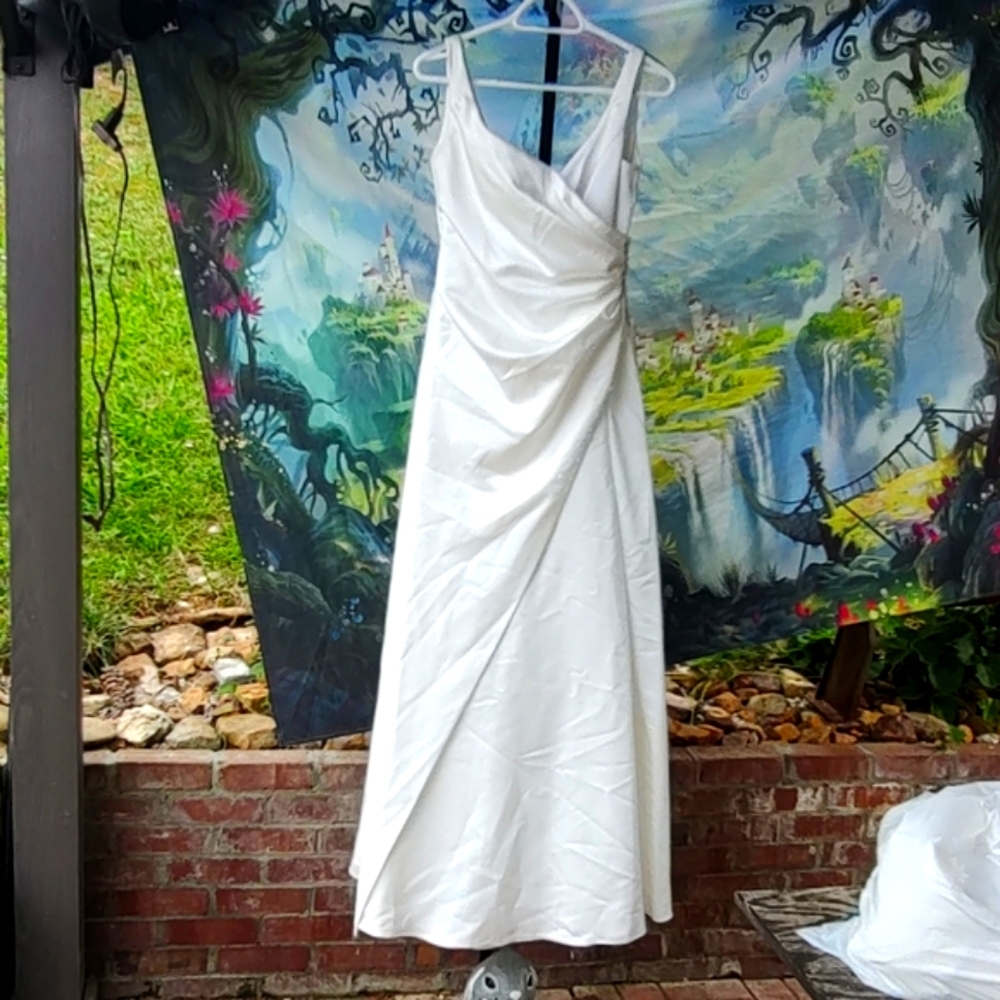 Alfred Angelo ivory size 6 Wedding Dress simple elegant